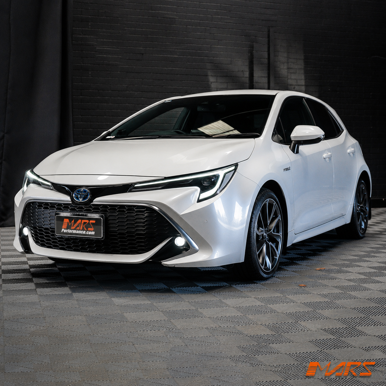 COROLLA-18-MY23-UP-HL-11-NS-12.png