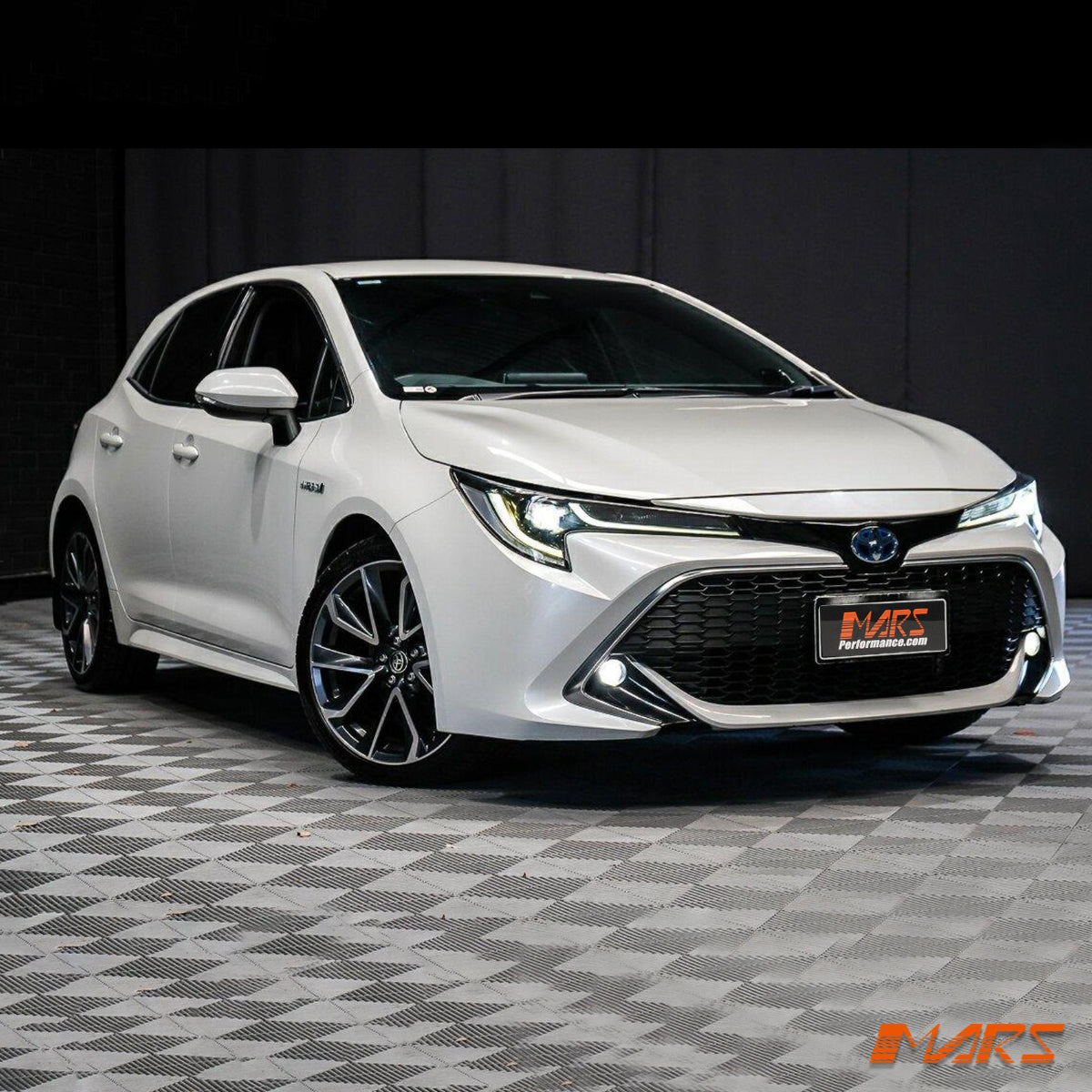 COROLLA-5D-18-GHL-11-NS-11.jpg