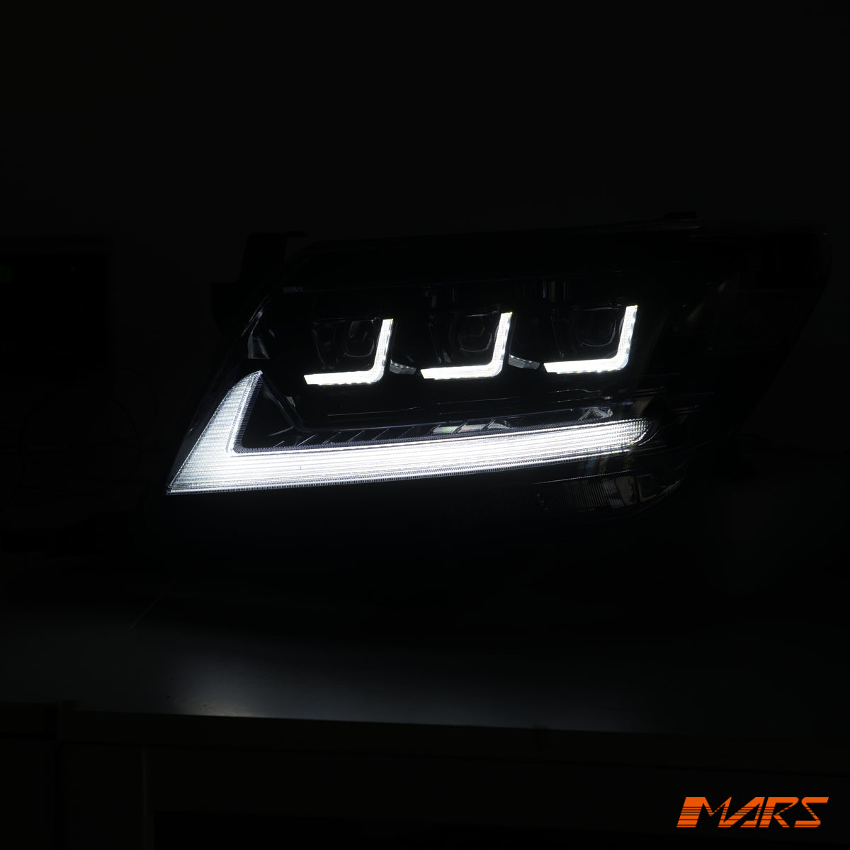 HILUX-11-QH-B-HMT-2.jpg