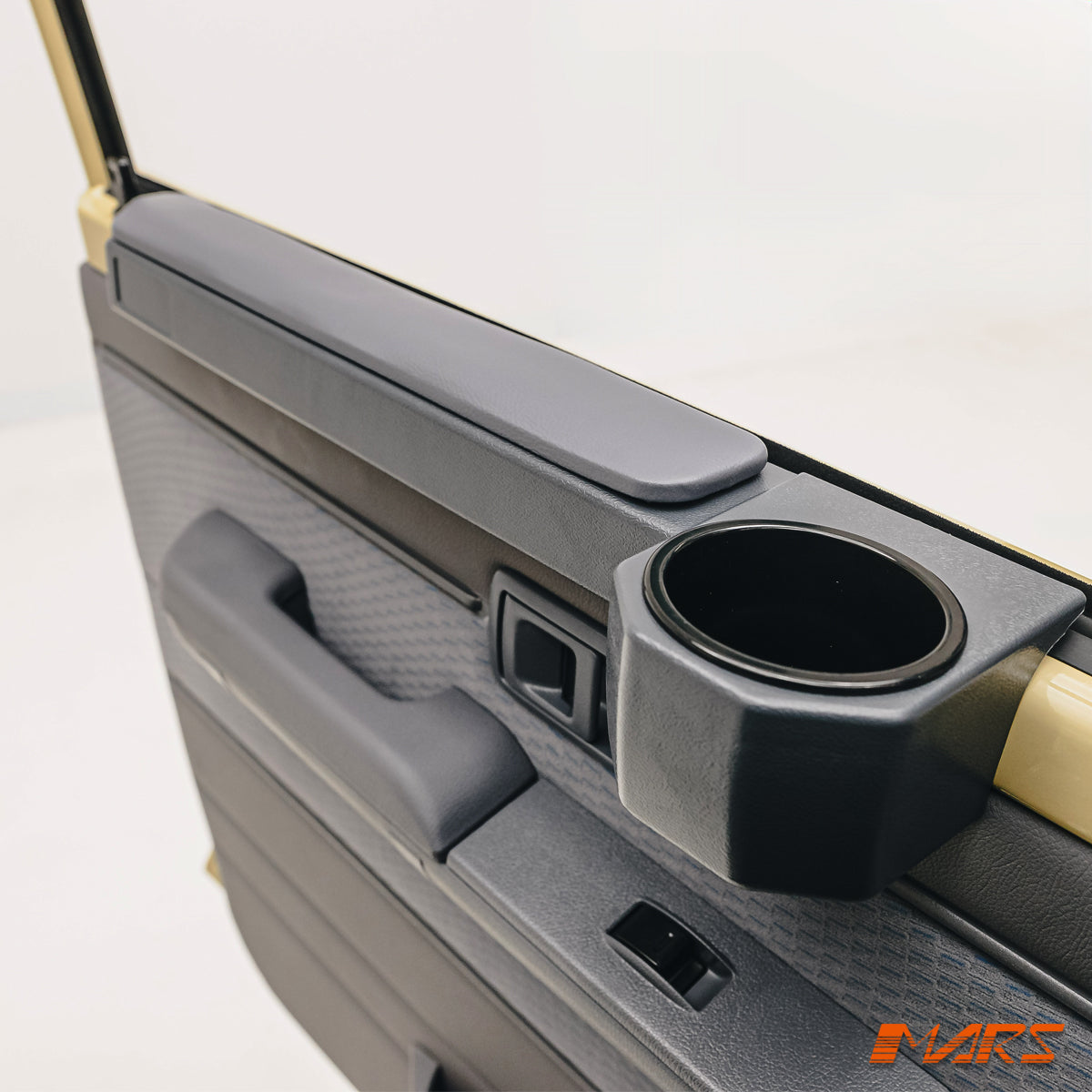 LC70-07-DOOR-ARM-GRY-12.jpg