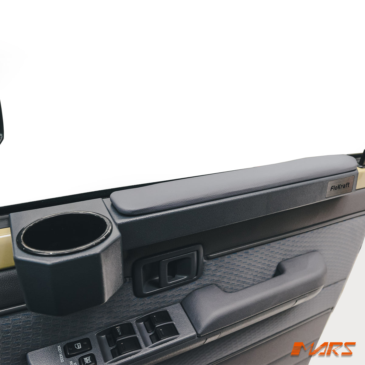 LC70-07-DOOR-ARM-GRY-13.jpg