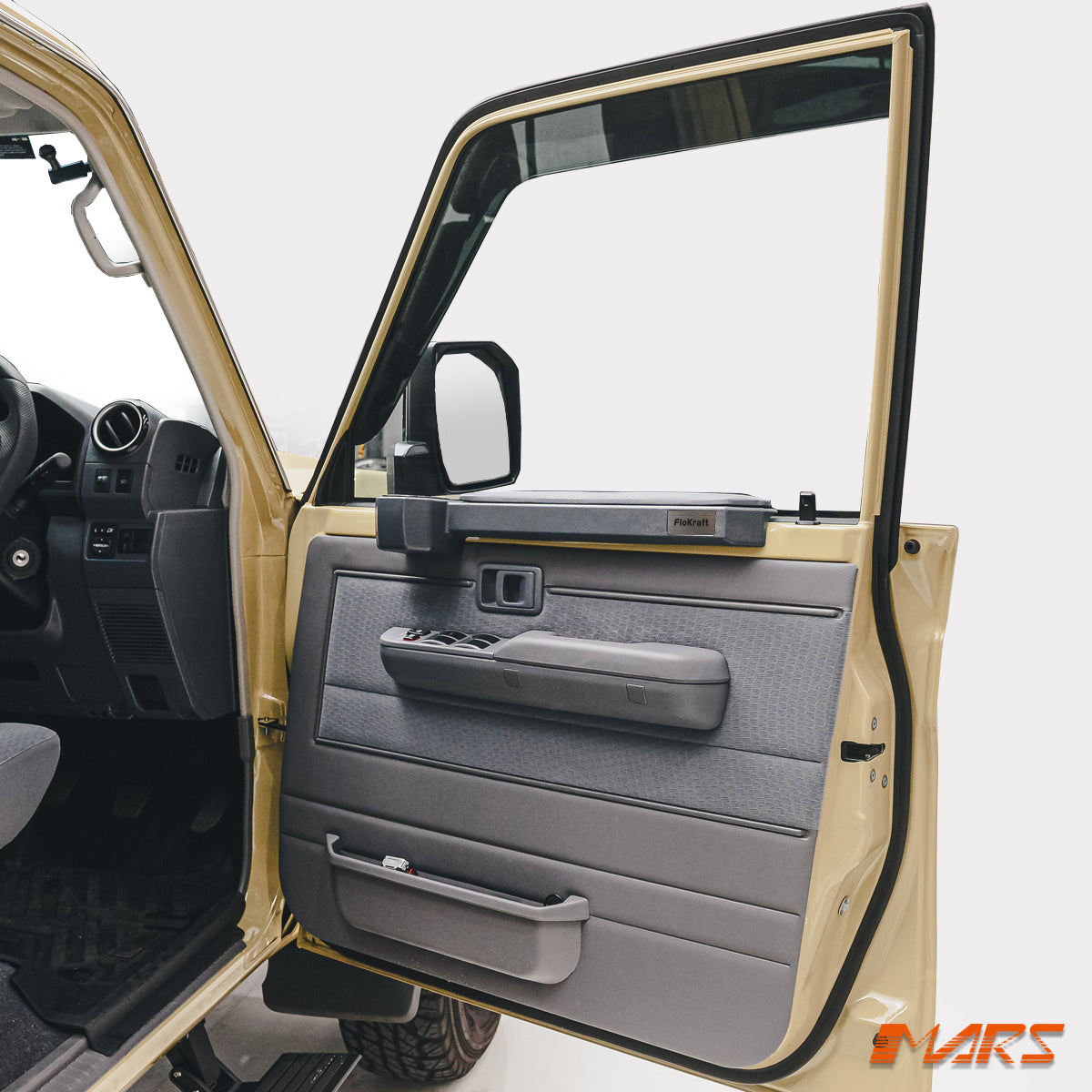 LC70-07-DOOR-ARM-GRY-15.jpg