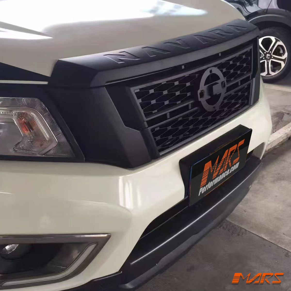 NAVARA-D23-S1-15-UP-FG-MB-HMT-12.jpg