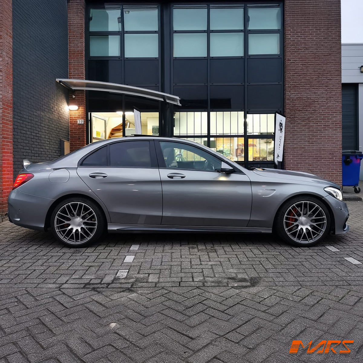 W205-C63-FD-METAL-BF-15.jpg