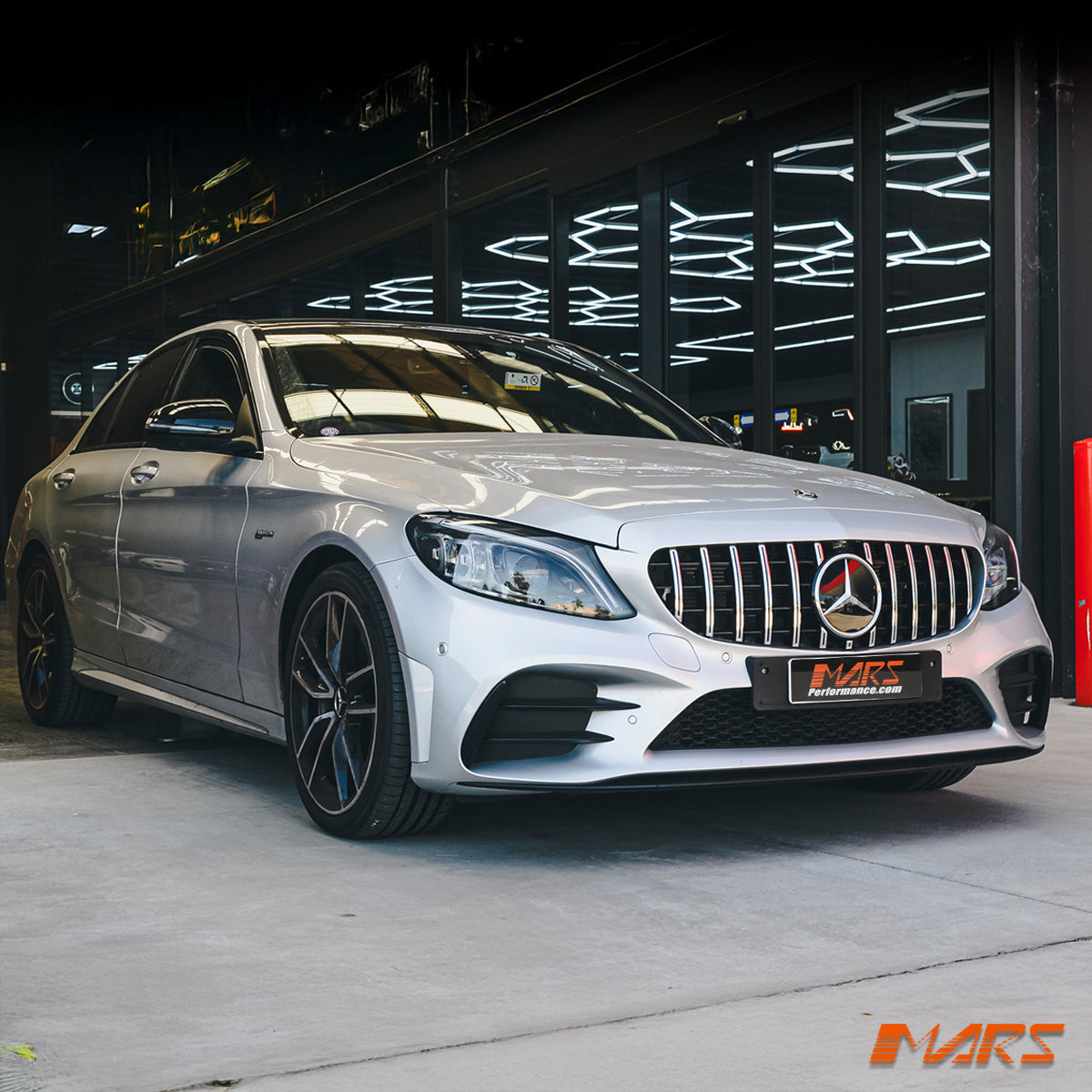 W205-S2-GT-FG-WH-CB-FS-13.jpg