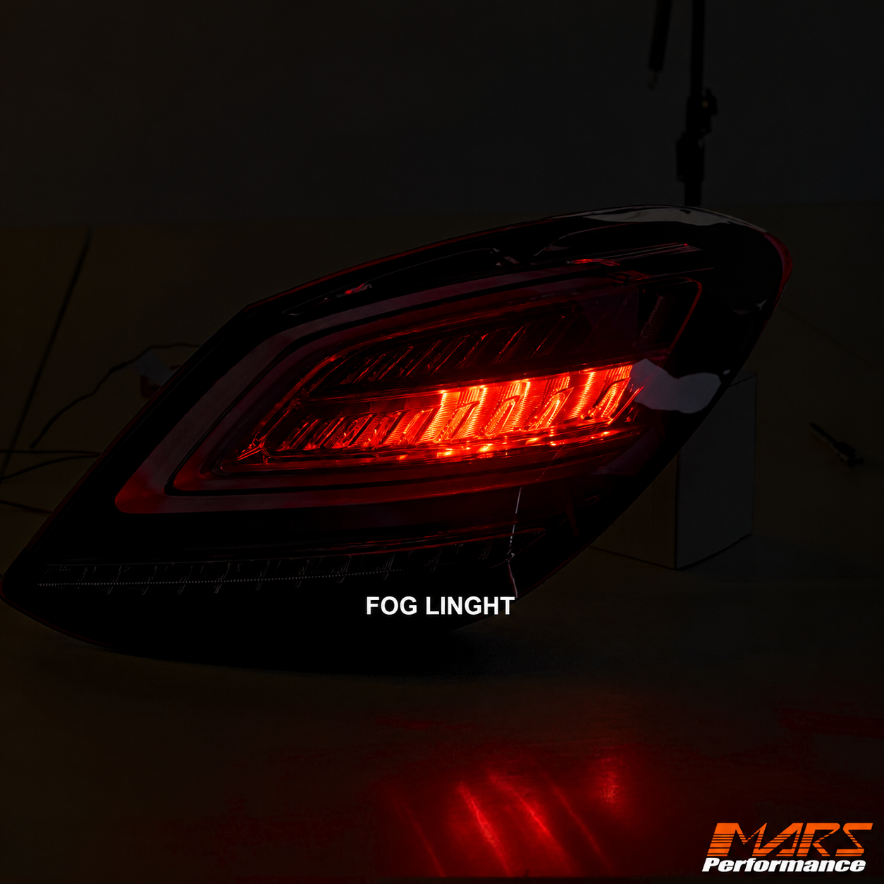 W205-UP-3DT-SQ-RED-DCY-7.png
