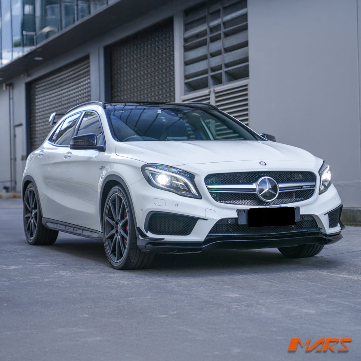 X156-S1-13-AMG-FB-BF-12.jpg